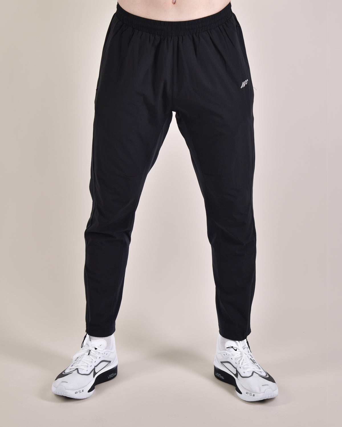 Man wearing the DAANEE Airflow Pants | 185 cm · size L